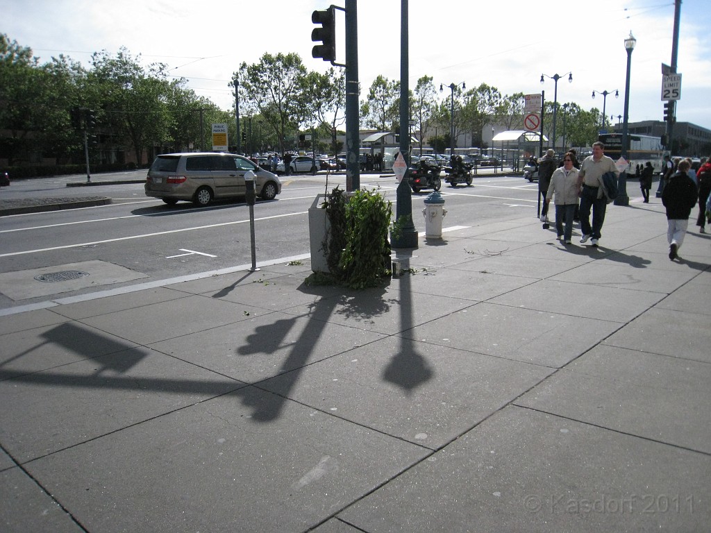 2011 Bay 2 Breakers Saturday 0930.JPG - I was able to participate in the 2011, 100th anniversary of the San Francisco Bay to Breakers 12K race. A great weekend for sight seeing and racing.